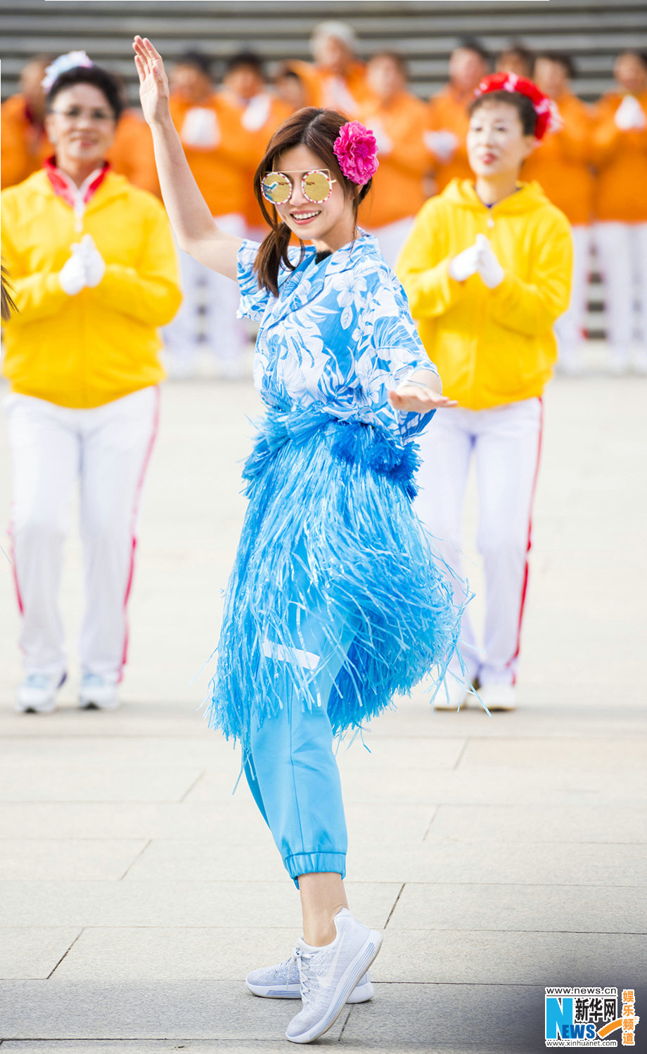 《我们来了2》蒋欣变小天鹅