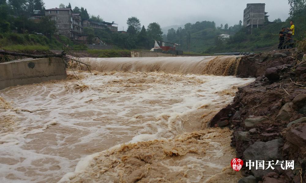 其中垫江,梁平,忠县,长寿等4个区县的16个雨量站达大暴雨