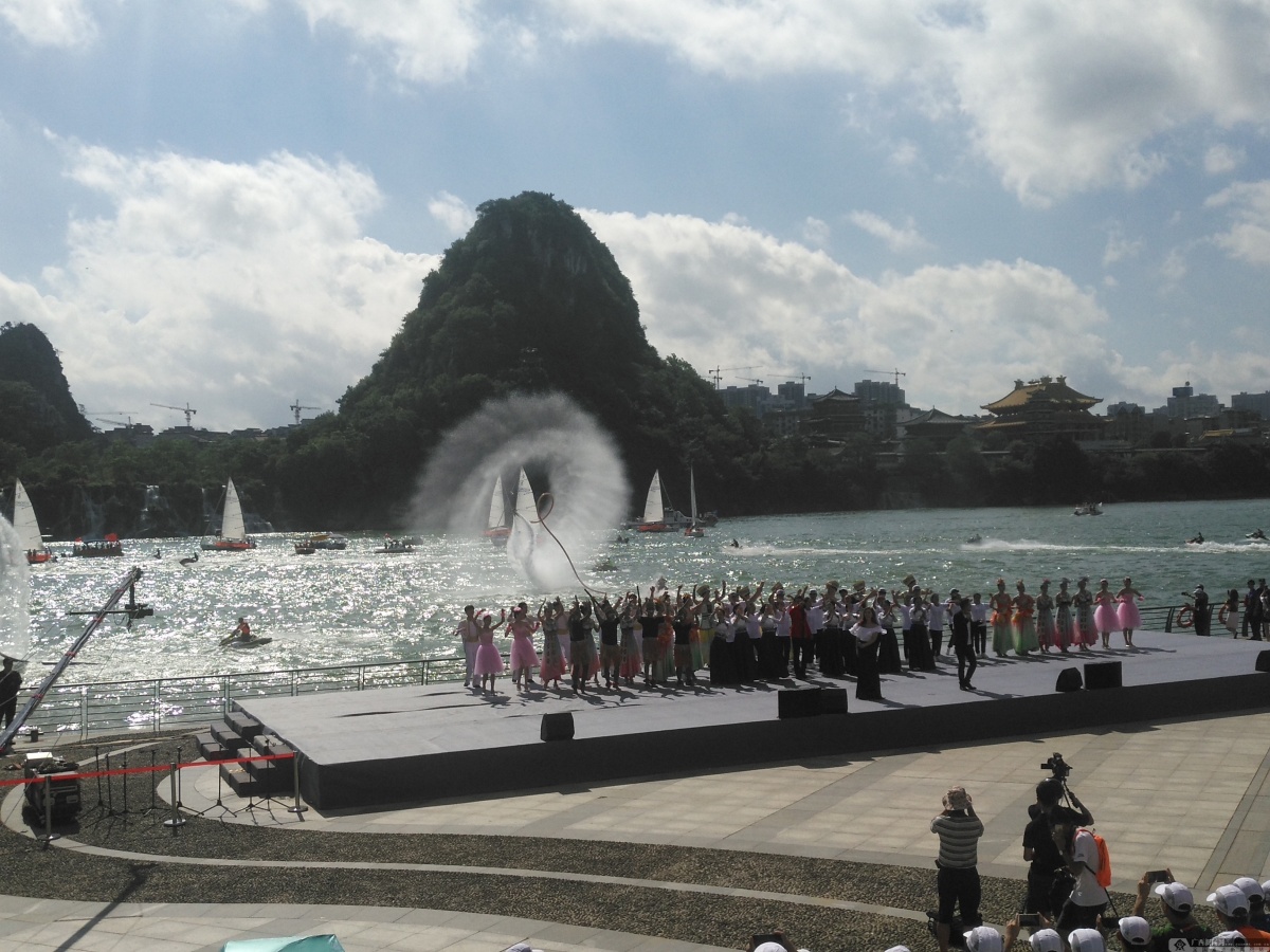 高清:2017中国柳州国际水上狂欢节启幕 (6/13)