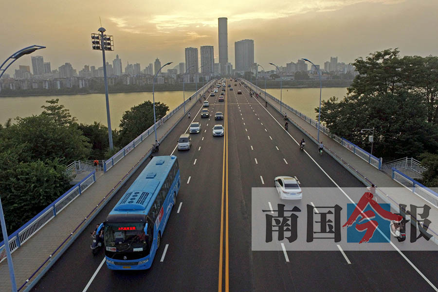 柳州文昌大桥"双向四车道"变为"双向五车道"(图)|手机广西网