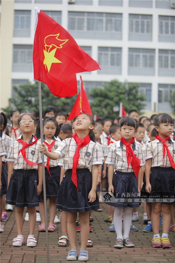 南宁市仙葫学校举行少先队员主题建队日活动 (1/4)