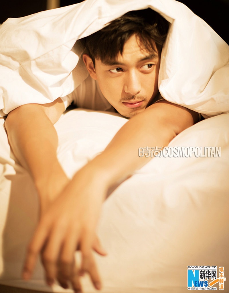 李现睡衣大片上演迷人眼神杀 侧脸男友力max (4)