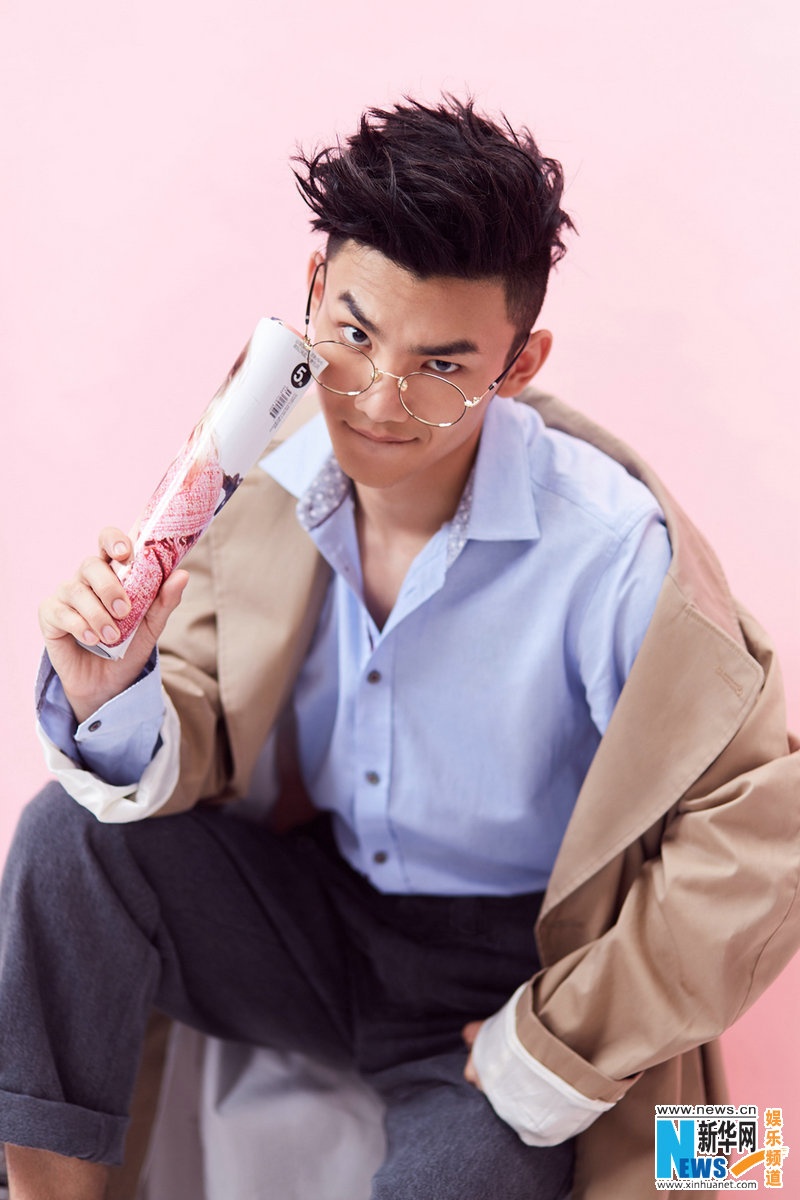 蒋龙曝光时尚大片干净斯文又痞气满分