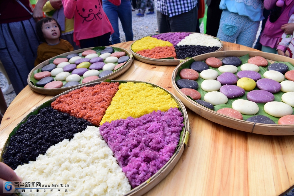 德保"龙写大糯"尝新民俗文化旅游活动展示"那"文化