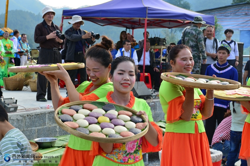 德保"龙写大糯"尝新民俗文化旅游活动展示"那"文化