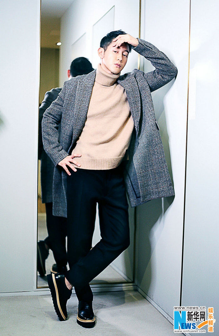 陈正飞曝秋日大片 眼神深邃显暖男气质 (5)