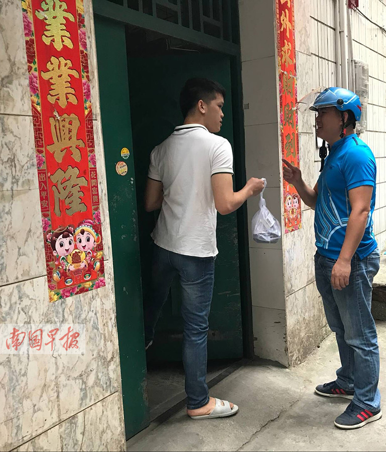 记者近距离接触外卖小哥 还原他们真实状态(组图)