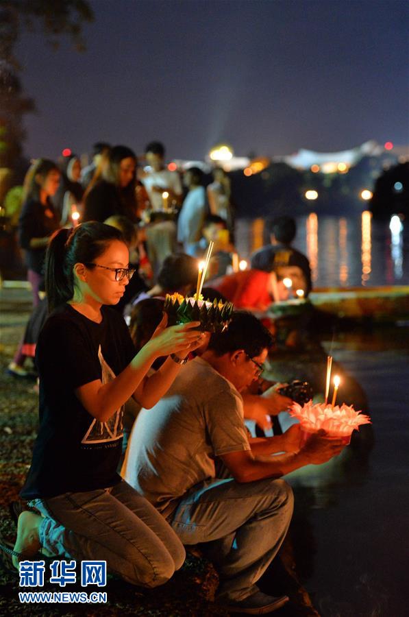 泰国侨民在文莱庆祝水灯节