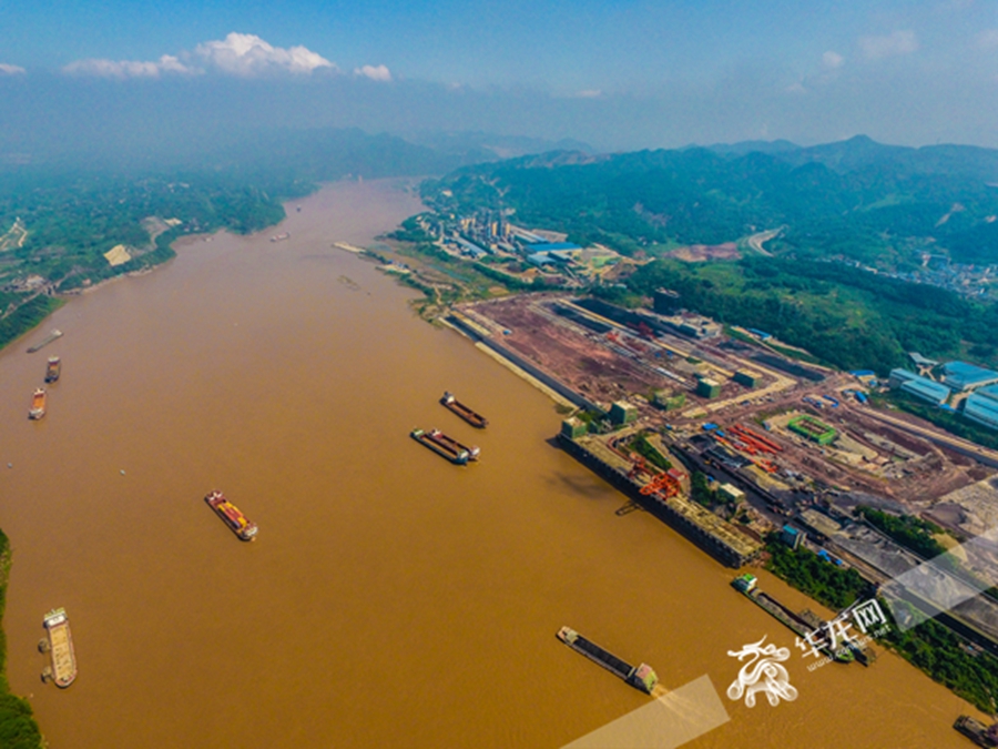重庆长江枢纽港珞璜港航拍实景.记者 罗嘉 摄
