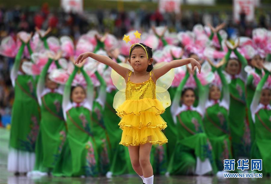 载歌载舞庆华诞 (8)