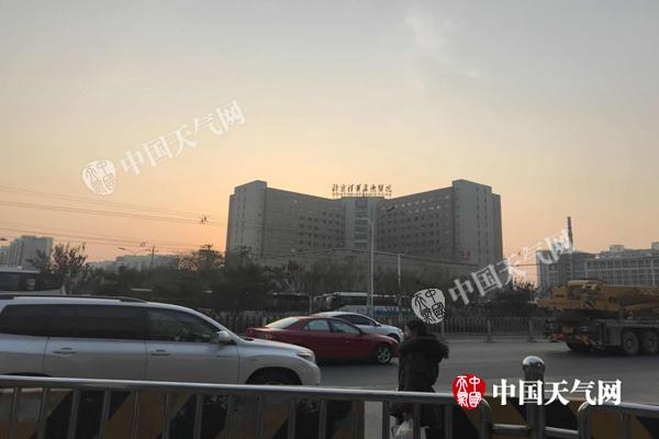 冷空气抵达京城28日阵风达7级