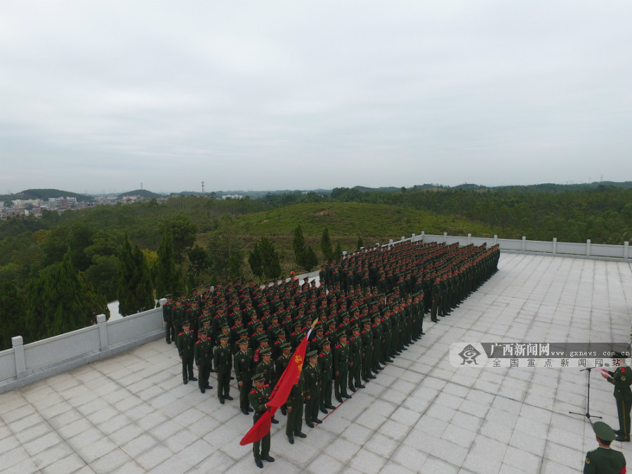 高清向烈士纪念碑誓言广西海警总队新兵授衔211