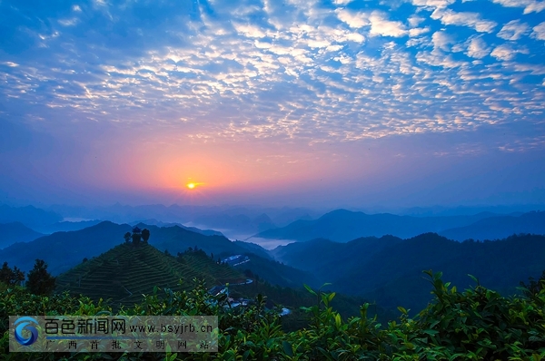 凌云1.5万农民吃上"旅游饭"(组图)