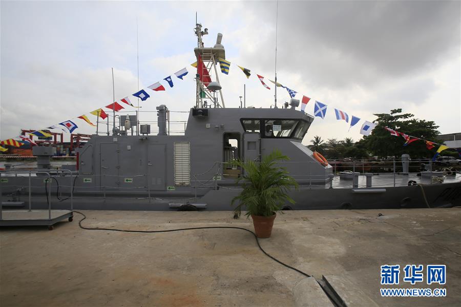 12月8日,中国政府援科特迪瓦巡逻艇停靠在位于科经济首都阿比让的海军