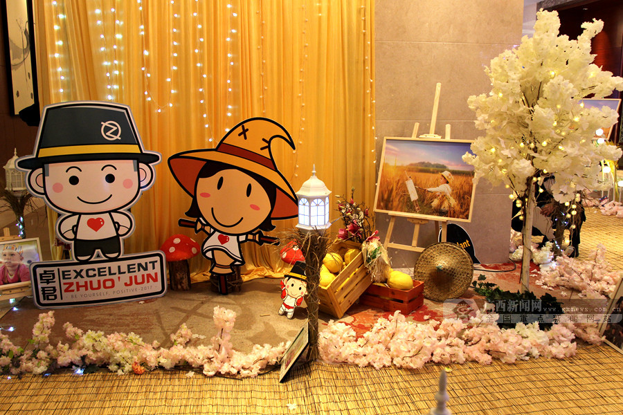 [高清]达人秀冠军卓君娶班花 完成《稻草人之恋