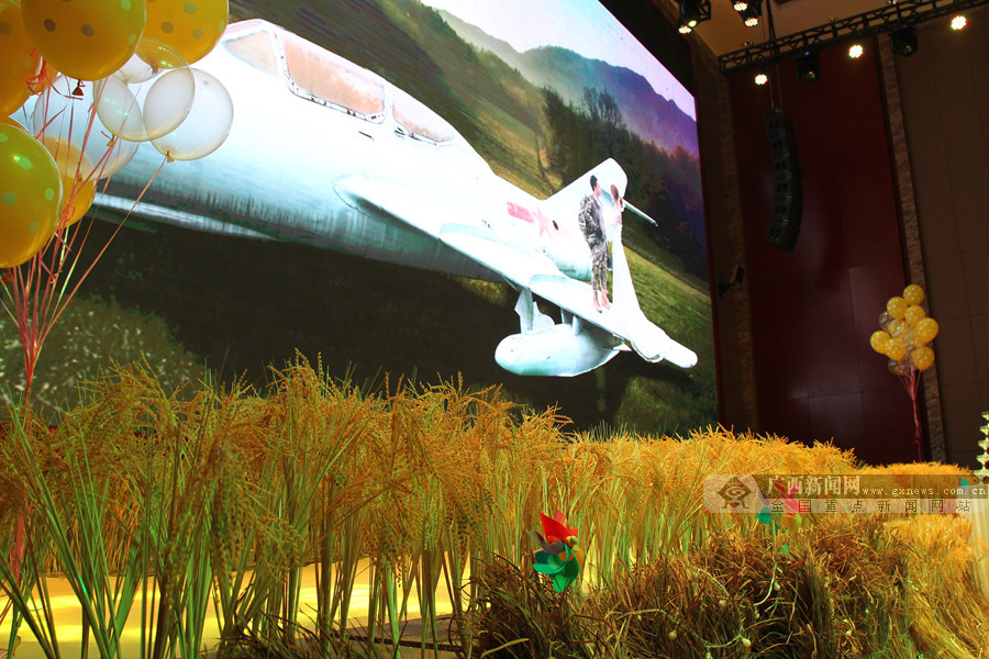 [高清]达人秀冠军卓君娶班花 完成《稻草人之恋