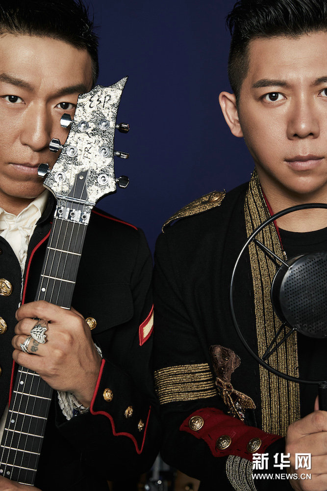 1998年,陈羽凡,胡海泉两个热爱音乐的年轻人成立了组合羽泉,1999年