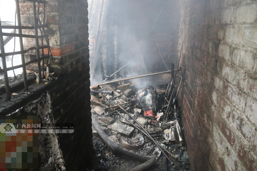 百色太平街高坡巷一瓦房着火一人不幸遇难图