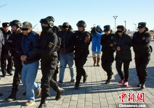 图为抓捕现场. 二连浩特市公安局供图