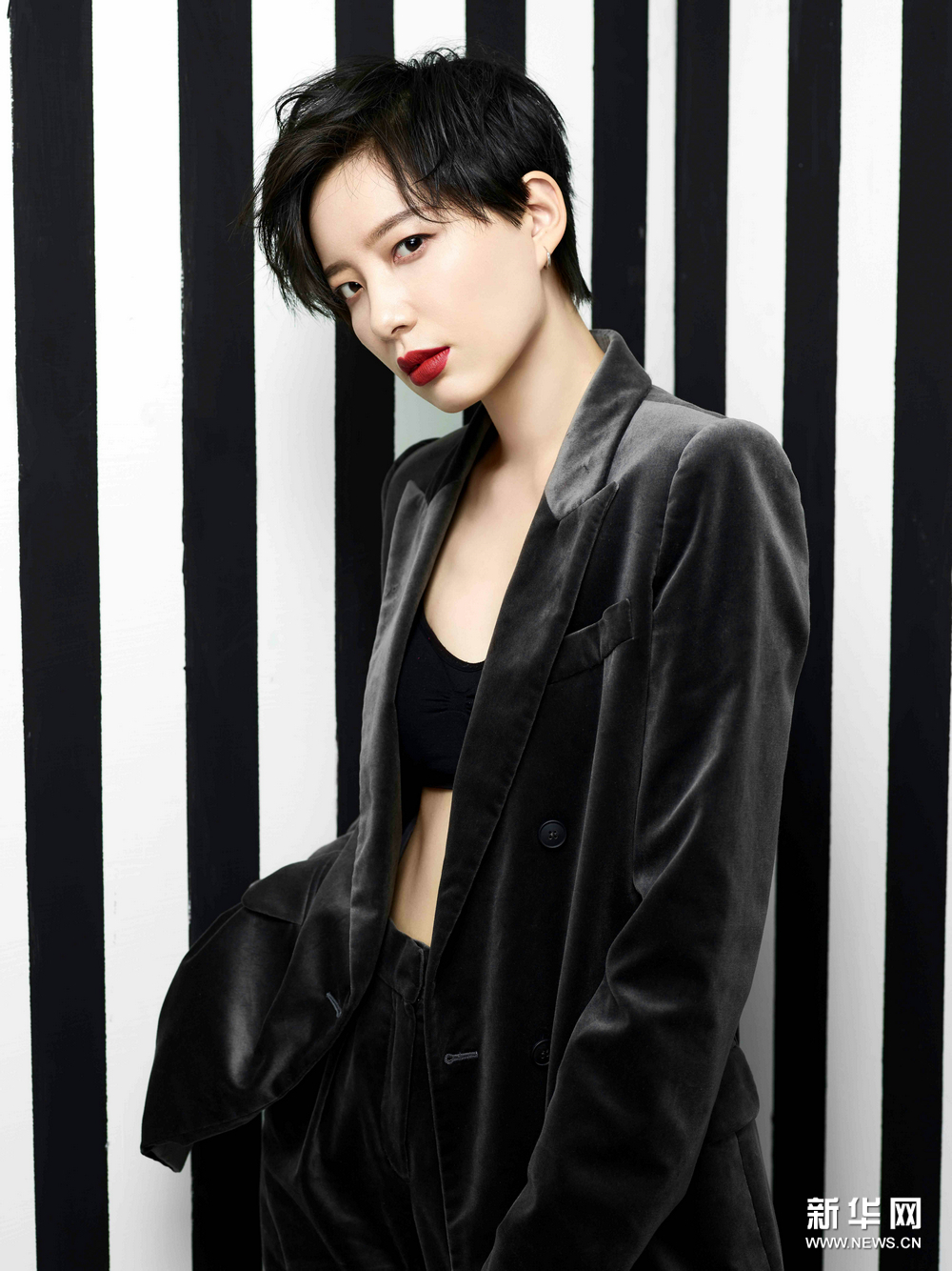 李斯丹妮时尚组图 简约西装展迷人风采