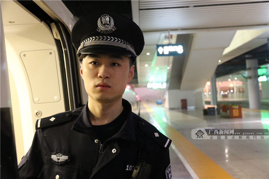 脸谱:90后乘警的"双城"生活 春节奋斗在工作岗位 (8/20)