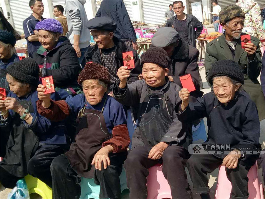 【新春走基层】广西隆林隆或镇高山汉族群众欢歌载舞集体度春节(3/7)