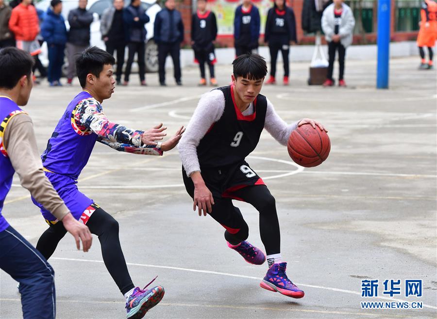 苗山脱贫影像志--乌英苗寨的球赛