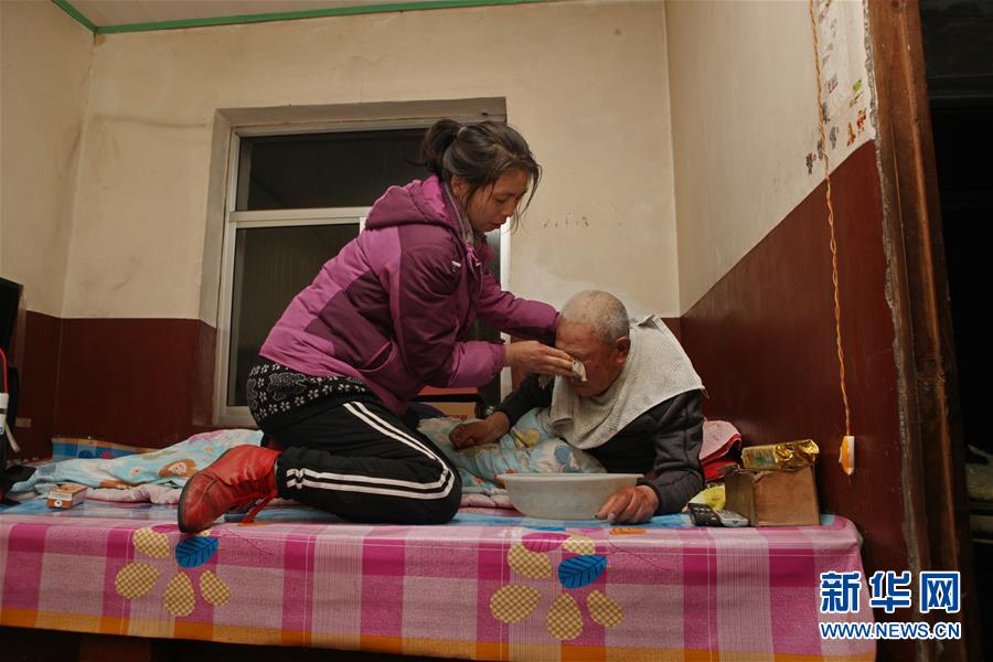 亲情守望 爱满"彩霞"