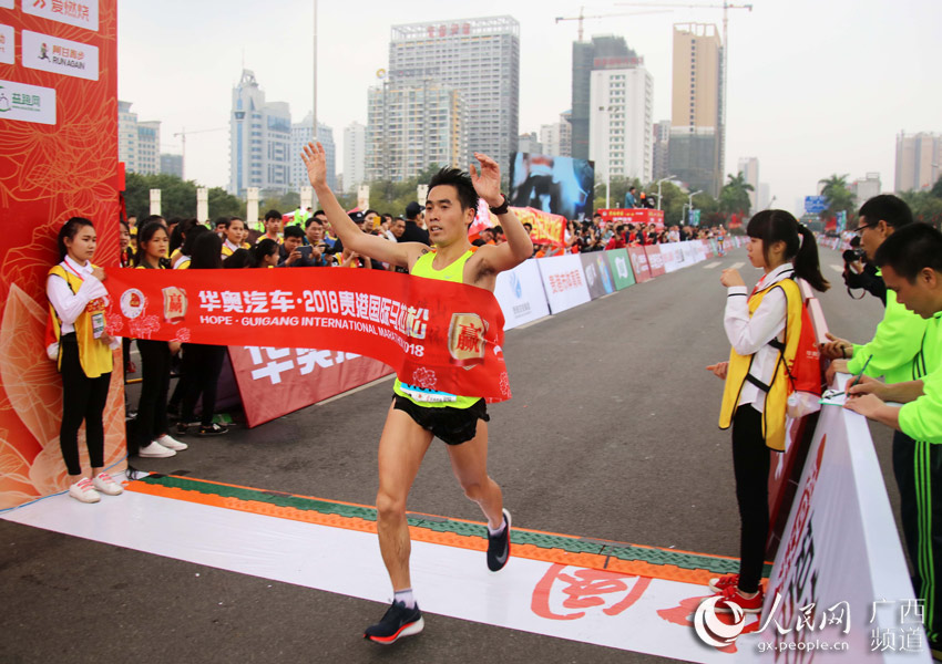 《奔跑中国》2018首站在贵港鸣枪开赛 冬奥会冠军武大靖领跑