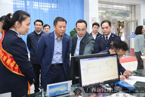 自治区国税局局长汤志水到大化县调研国地税合作