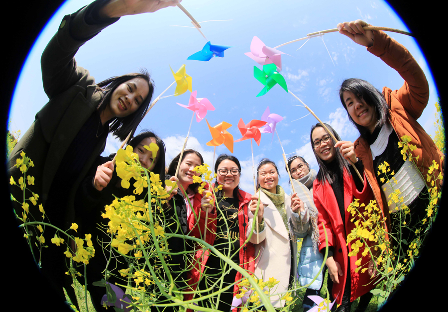 三八节活动与踏春结合图片