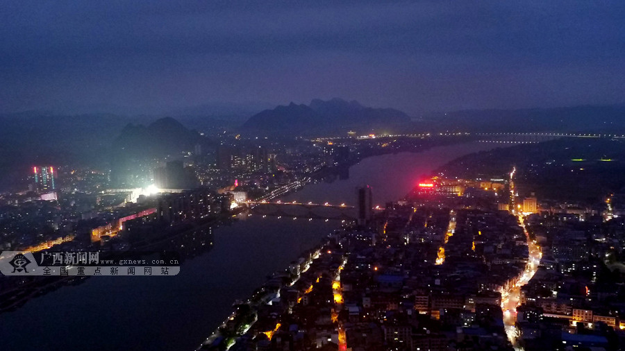 灯光璀璨 融江融安县城段夜色迷人(组图) (5/6)