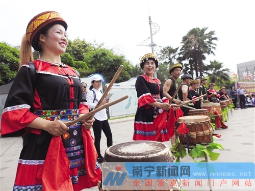 2018年"壮族三月三·八桂嘉年华"民歌湖畔开演-广西新闻网