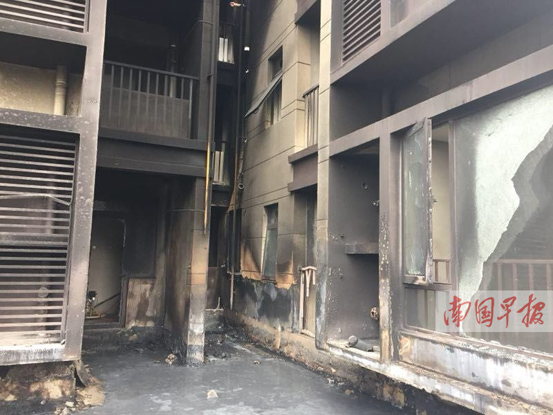 4月26日焦点图:南宁一楼盘消防演练失误引发火灾