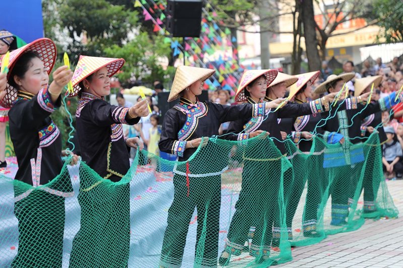 阳圩山歌节吸引八方来客