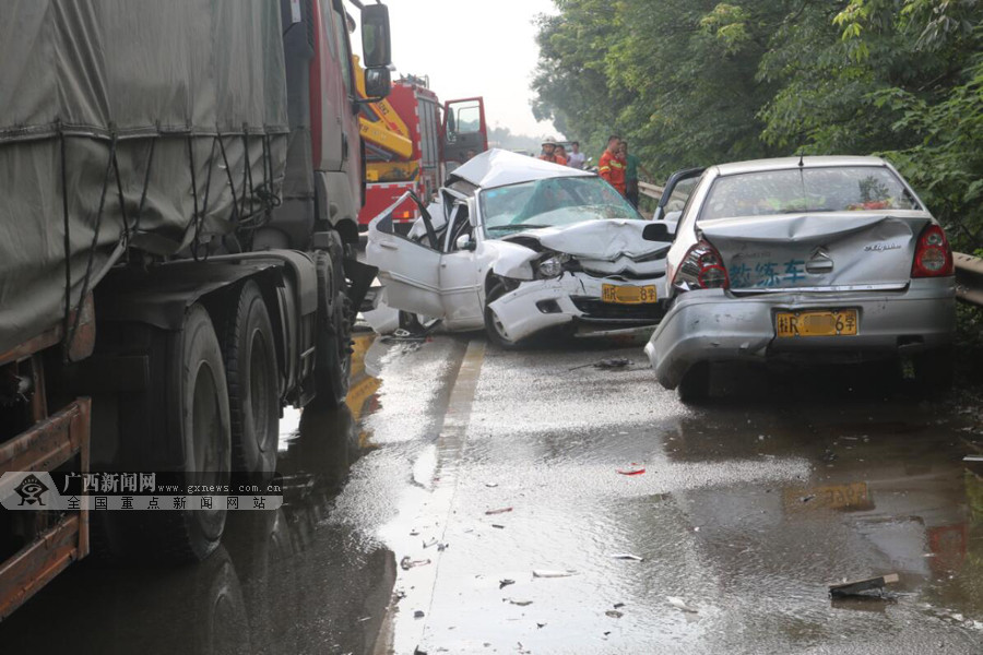 莫清清 谢琴美)5月3日,国道324线贵港市南环路考试场路段发生一起大