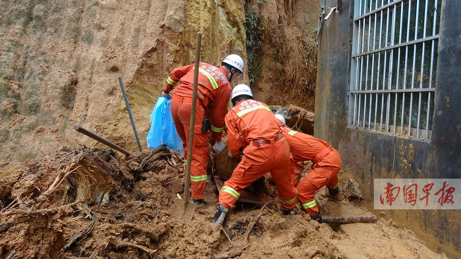 5月11日焦点图:广西多地普降大雨 陆川县城成