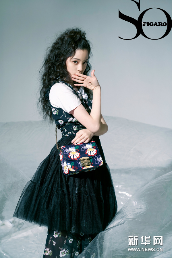 欧阳娜娜杂志封面演绎精彩风格大片