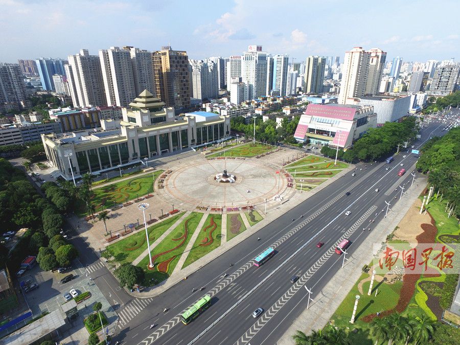 南宁民族广场改头不换面 明秀广场脱胎又换骨