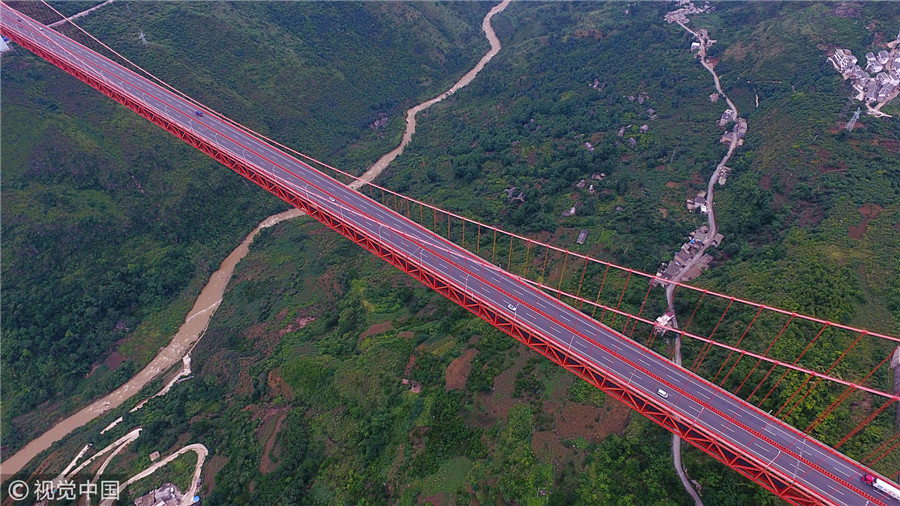 俯瞰贵州关岭坝陵河大桥横跨峡谷天堑雄伟壮观2