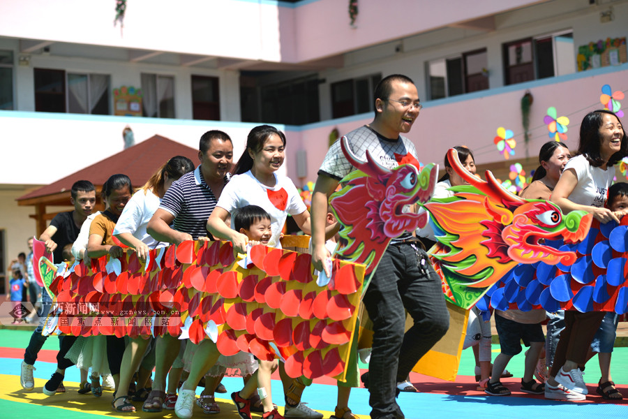 ��"���۾���"������ ��ʤ�ٰ����ӻӭ����(ͼ)