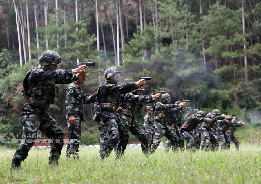 高清组图比武场上武警百余官兵展开激烈较量47