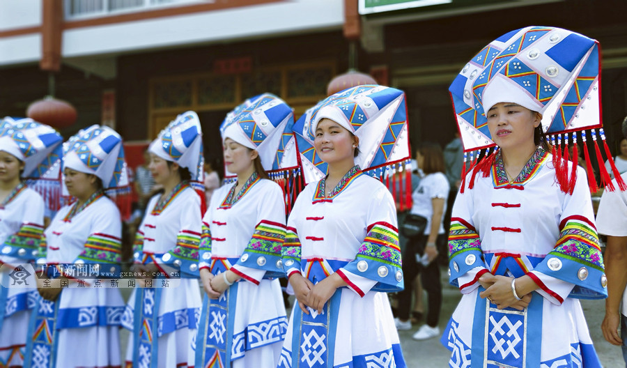 龙胜壮寨举办"姑爷节"民俗活动 吸引众多游客(图) (2/6)