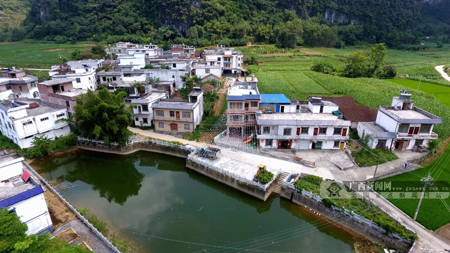 高清:航拍瑶乡都安 地苏河宛若一条碧绿的玉带|手机广西网