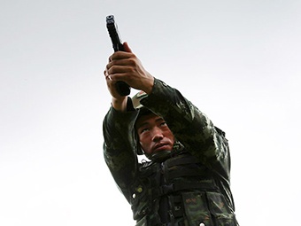 高清组图:百步穿杨!特战尖兵的实弹射击就该这样