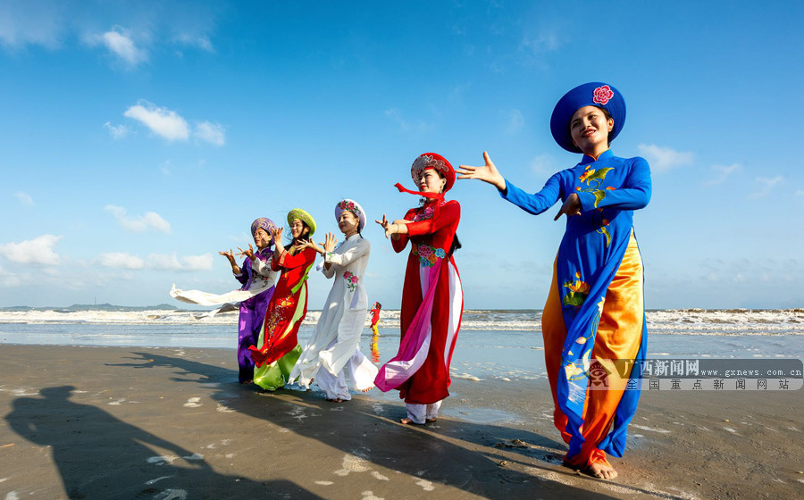 在防城港东兴江平镇,京族人民的原生态民俗,不管是在传统哈节还是国庆