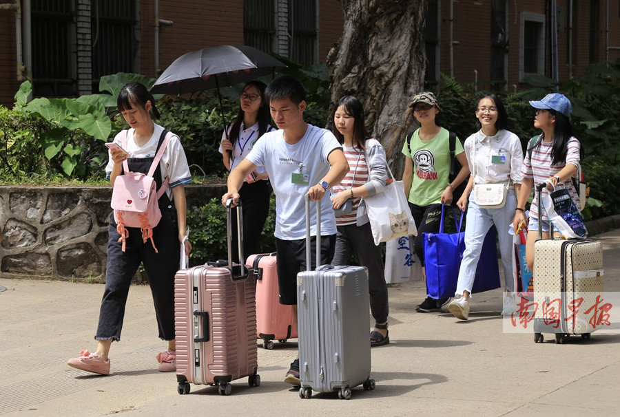 陆倩/文 苏华/图 【编者按】 2018年开学季,是首批00后集体迈入大学