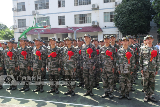 田阳举行入伍新兵欢送大会109名新兵奔赴军营