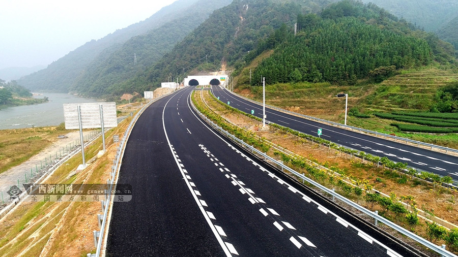 高清:盘点广西这些高颜值高速公路 沿线风景美爆|手机广西网