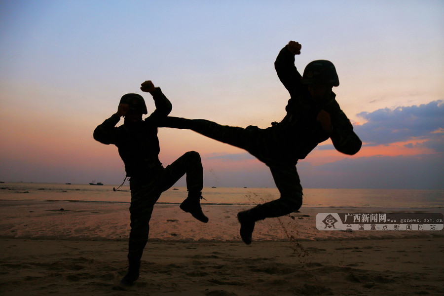 10月3日焦点图动物园里喂兔子手被咬伤谁担责1317